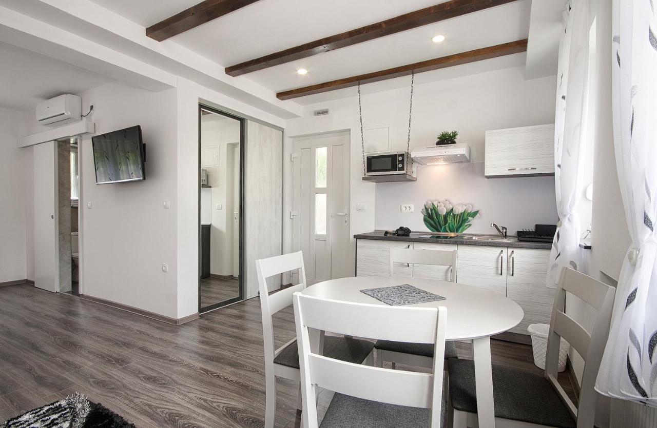 Studio Apartments Kaya Catrnja Exterior photo
